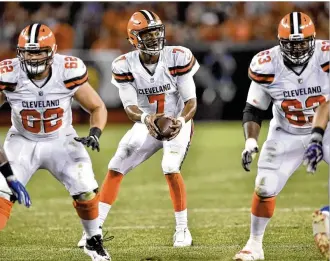  ?? DAVID RICHARD / ASSOCIATED PRESS ?? Rookie DeShone Kizer will be the starting quarterbac­k unless he plays himself out of the job Saturday with a poor performanc­e against the Buccaneers, coach Hue Jackson said.