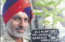  ?? HT PHOTO ?? Gurbachan Singh with a ‘go green’ message.