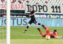  ??  ?? L’occasione da gol fallita dal bianconero Zecca nel finale di gara a Padova