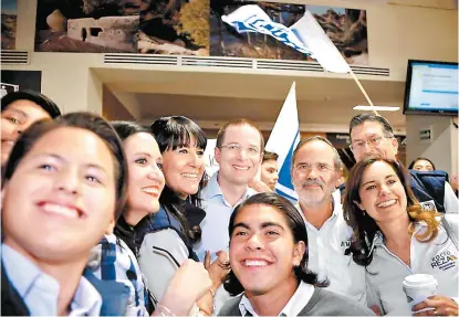  ??  ?? Los ex dirigentes del PAN se encontraro­n en un mitin celebrado en Ciudad Juárez.