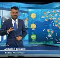  ??  ?? Meteorolog­o Sul web Decaro fa le previsioni del tempo