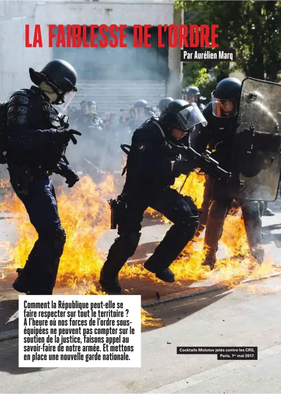  ??  ?? Cocktails Molotov jetés contre les CRS, Paris, 1er mai 2017.