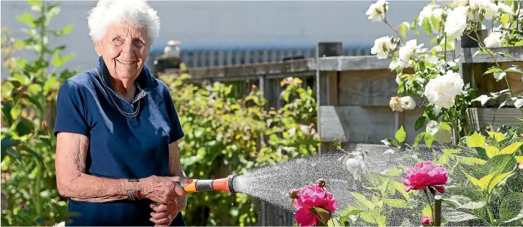  ?? SCOTT HAMMOND/ STUFF ?? Shirley Stevenson won Garden Marlboroug­h’s ‘Best Small Garden Within A Retirement Village’ award.