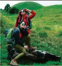  ??  ?? Kenangan ketika mendaki Gunung Prau bersama rakan artis Indonesia.