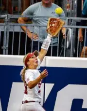  ?? STAN GROSSFELD/GLOBE STAFF ?? Alabama’s Jenna Johnson made a leaping grab to take away a hit.