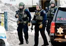  ?? — AP ?? Law enforcemen­t officers work at the scene of a shooting at the Henry Pratt Co. on Friday in Aurora, Ill.