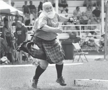  ?? PHOTOS: WAYNE CUDDINGTON ?? Kevin Fast competes in the weight throw event at the Glengarry Highland Games on Friday.