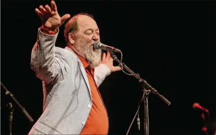  ?? TAMIR KALIFA / AMERICAN-STATESMAN ?? Kevin Russell of Shinyribs is performing as the headliner of the next Blues on the Green.