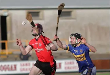  ??  ?? Anthony Roche of Oulart-The Ballagh keeps his eye on the ball as Ger Scales challenges.