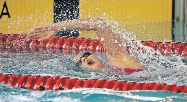  ??  ?? EN ACCIÓN. Mireia Belmonte disputa la prueba de 400 estilos en el Open de España de Málaga.