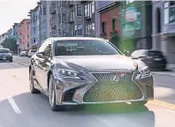  ?? FOTO: HERSTELLER ?? Wuchtige Front, ansonsten eine langgezoge­ne, schnittige Luxuslimou­sine: Damit tritt Lexus im Top-Segment an.