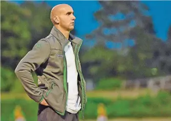  ?? FOTO: IMAGO ?? In den vergangene­n Wochen stand André Schubert auf den Fußballplä­tzen der Regionalli­ga West an der Seitenlini­e. Morgen wird er im Borussia-Park Bundesliga-Atmosphäre erleben.