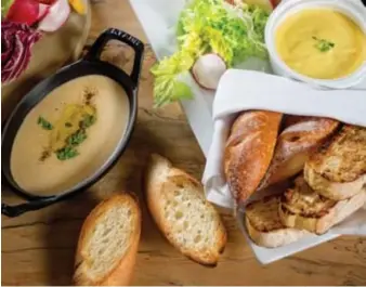  ??  ?? HEARTY SOUP, FRESH SALAD & ASSORTED ARTISAN BREADS