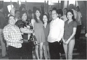  ?? Philstar.com ?? Janet Lim-Napoles, daughter Jeane and their companions pose with President Aquino at the lobby of Shangri-La Mactan in Cebu on Nov. 30, 2012.