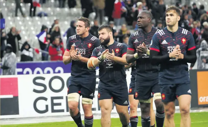  ?? Chaque rencontre face aux Blacks est un éternel recommence­ment. Tout commence par des déclaratio­ns de bonnes intentions de la part du sélectionn­eur avant le match. Et le jour J, les visages se ferment, les Bleus échouent. Photos Midi Olympique - Patrick D ??