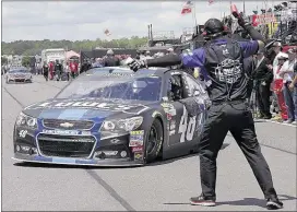  ?? MEL EVANS/ASSOCIATED PRESS ?? Jimmie Johnson (48) is aiming for his second straight victory today at Pocono Raceway after he took the checkered flag last weekend at Dover (Del.) Internatio­nal Speedway.