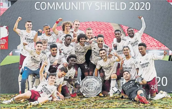  ?? FOTO: GETTY IMAGES ?? El Arsenal, celebrando la conquista de la Community Shield contra el Liverpool ayer por penaltis (5-4, tras un 1-1) en Wembley