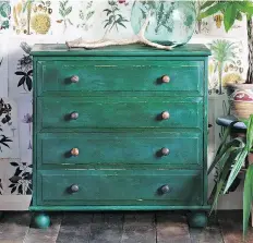  ?? ANNIE SLOAN ?? A dresser painted in Amsterdam Green chalk paint by Annie Sloan. Deep greens pair well with whites and creams as well as earthy yellows and oranges, and pay tribute to the ubiquitous wellness trend.