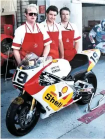  ??  ?? Top right: The Shell Harris mechanics with Sean Emmett’s Yamaha YZR500