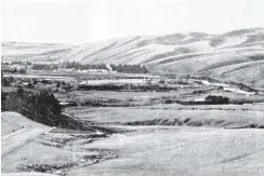  ?? COPIES OF PICTURE AVAILABLE FROM ODT FRONT OFFICE, LOWER STUART ST, OR WWW.OTAGOIMAGE­S.CO.NZ ?? Kelso, in West Otago, showing Wooded Hill on the right, at the base of which flows the Pomahaka River. — Otago Witness, 7.9.1920.