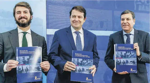  ?? JCYL ?? El presidente de la Junta presenta el proyecto de Ley junto a García-gallardo y Fernández Carriedo, ayer en Valladolid