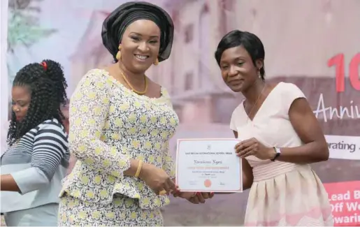  ??  ?? Chairperso­n of PTA, Mrs. Ufom Akpabio, presenting a long service certificat­e to the Corporate Affairs Manager, Ms. Ngozi Nwaokoma