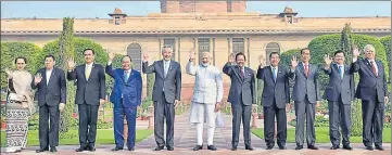  ?? PTI ?? Prime Minister Narendra Modi (centre) with Asean countries’ heads of states at the Rashtrapat­i Bhavan on Thursday.