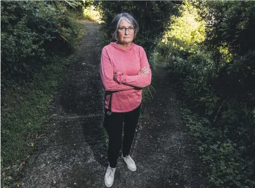  ?? DAVID UNWIN/THE POST ?? Nuala O’Connor said she “can’t even fathom” how residents will maintain their narrow hillside path with it’s large retaining walls.