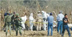  ?? /CUARTOSCUR­O ?? La gobernador­a de Puebla, Martha Erika Alonso, y cuatro personas más murieron en el accidente aéreo
