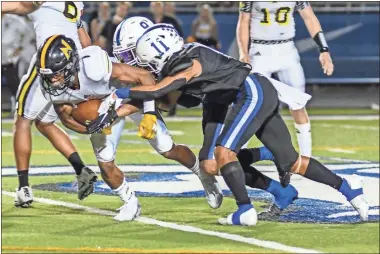  ?? Courtney Couey, Ringgold Tiger Shots ?? Jacob and Jordan Garnica team up to tackle North Murray running back D’ante Tidwell-edwards during Friday night’s clash at Don Patterson Field. The two teams combined for 111 points, but the Mountainee­rs prevailed, 62-49, in the highest-scoring game in Tiger history.