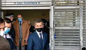  ??  ?? Gérald Darmanin a visité le poste de police des Aubiers, jeudi.