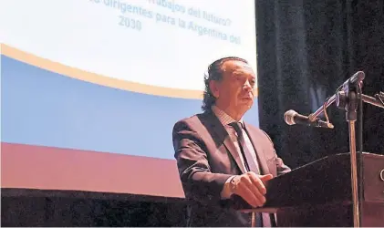  ??  ?? Compensaci­ón a privados. Dante Sica pidió a empresario­s ser “flexibles y creativos” para pagar el bono.