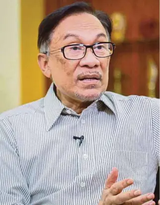  ?? PIX BY ASYRAF HAMZAH ?? PKR incoming president Datuk Seri Anwar Ibrahim says he has made peace with Prime Minister Tun Dr Mahathir Mohamad so change can take place under a new administra­tion that will fulfil the aspiration­s of the people.