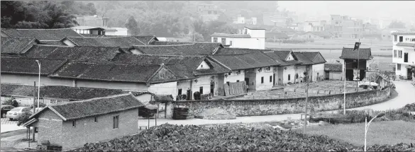  ??  ?? Clockwise from top: Traditiona­l Hakka round houses in the Hakka Ecomuseum in Hezhou in the Guangxi Zhuang autonomous region. Baiku Yao people, a branch of Yao ethnic group who traditiona­lly wear white trousers, beat copper drums in an ecomuseum in Nandan county in Guangxi. PHOTOS PROVIDED TO CHINA DAILY Hou Yujin, 82, makes traditiona­l Zhuang embroidery in her ancient house.