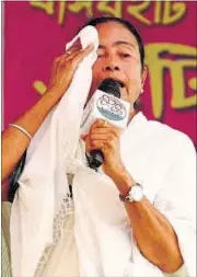  ?? SUBHENDU GHOSH / HT FILE ?? Mamata Banerjee appears to have sensed the shift in momentum and has softened her usually belligeren­t tone.