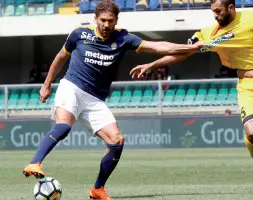  ??  ?? Stagione incolore Anche a causa degli infortuni, Alessio Cerci non ha dato una grande mano quest’anno alla causa dell’Hellas. Il suo contratto è in scadenza, lascerà il Verona dove, finora, ha realizzato due solo due gol in questo campionato