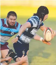  ?? ?? Brothers Brendan Haylett spies an opening in the A grade rugby union game against Teachers.