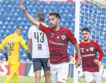  ?? ?? Andrezinho estreou-se a marcar pelo Santa Clara, numa vitória amarga