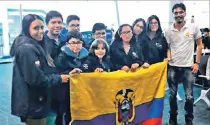  ?? CORTESÍA ?? Orgullo. La delegación ecuatorian­a muestra la bandera del Ecuador.