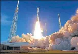  ?? REUTERS ?? The rocket carrying the rover lifts off from Cape Canaveral. n