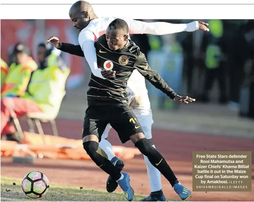  ?? /LEFTY SHIVAMBU/GALLO IMAGES ?? Free State Stars defender Rooi Mahamutsa and Kaizer Chiefs’ Khama Billiat battle it out in the Maize Cup final on Saturday won by Amakhosi.