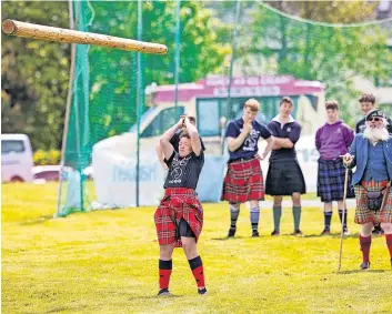  ?? ?? Technique Jules Ramsay, from Glenisla, tossing the caber during Blackford Highland Gathering last year