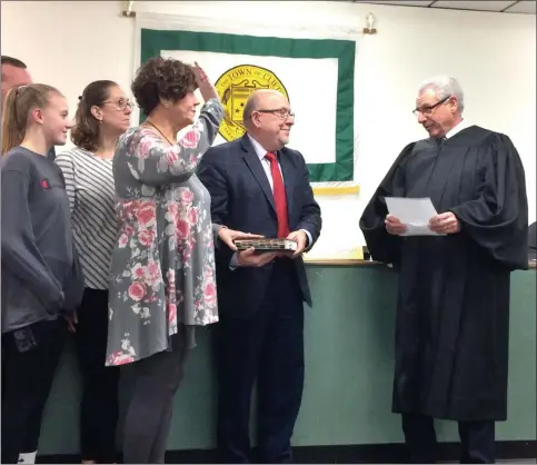  ?? GLENN GRIFFITH - MEDIANEWS GROUP ?? Clifton Park Town Clerk Teresa Brobston, with hand raised, takes the oath of office Monday as her family looks on. From left to right are: Brobston’s granddaugh­ter Julia Brobston, daughter Anna Castelli, Brobston, her husband Dennis, holding bible, and Saratoga County Family Court Judge Paul Pelagalli. Standing behind Julia Brobston is Scott Castelli, Anna’s husband.