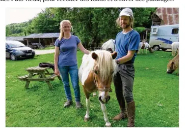  ??  ?? Elsa et Ronan Bazin ont l’associatio­n Les Ptits vieux du Val de Bures pour ne pas se séparer de leurs vieux chevaux. Farandole (sur la photo) a 20 ans.