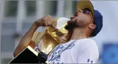  ?? PHOTO/MARCIO JOSE SANCHEZ ?? Golden State Warriors’ Stephen Curry shouts as he carries the Larry O’Brien trophy during the team’s NBA championsh­ip parade, Tuesday in Oakland. AP