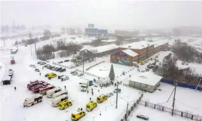  ?? ?? Rescuers at Listvyazhn­aya coalmine on Thursday. Photograph: Kemerovo region government press/AFP/Getty Images