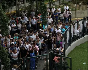  ?? (Ricardo Moraes/Reuters) ?? CITIZENS WAIT to cast their votes in a polling station during a nationwide election for new governors in Caracas yesterday.
