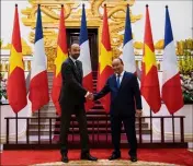  ??  ?? Le Premier ministre français Edouard Philippe et son homologue vietnamien Nguyen Xuan Phuc. (Photo AFP)