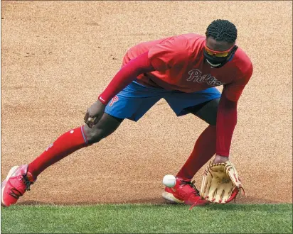  ?? CHRIS SZAGOLA — THE ASSOCIATED PRESS ?? Phillies’ Didi Gregorius does fielding drills while wearing a mask during a training session on Sunday.