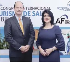  ??  ?? Directivos. Alejandro Cambiaso y Amelia Reyes Mora, presidente y vicepresid­ente, respectiva­mente, de la Asociación Dominicana de Turismo de la Salud.